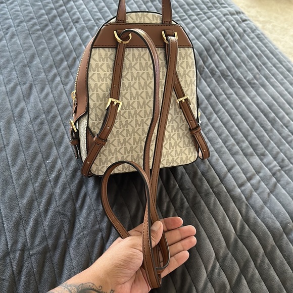 Small backpack/crossbody MK. Never used!! Perfect new condition - Picture 5 of 5